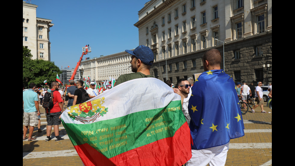 Протест пред парламента