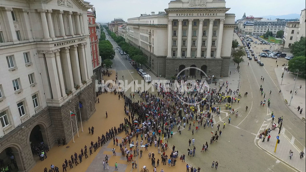 Животновъди на протест с чанове, вълна и овче мляко