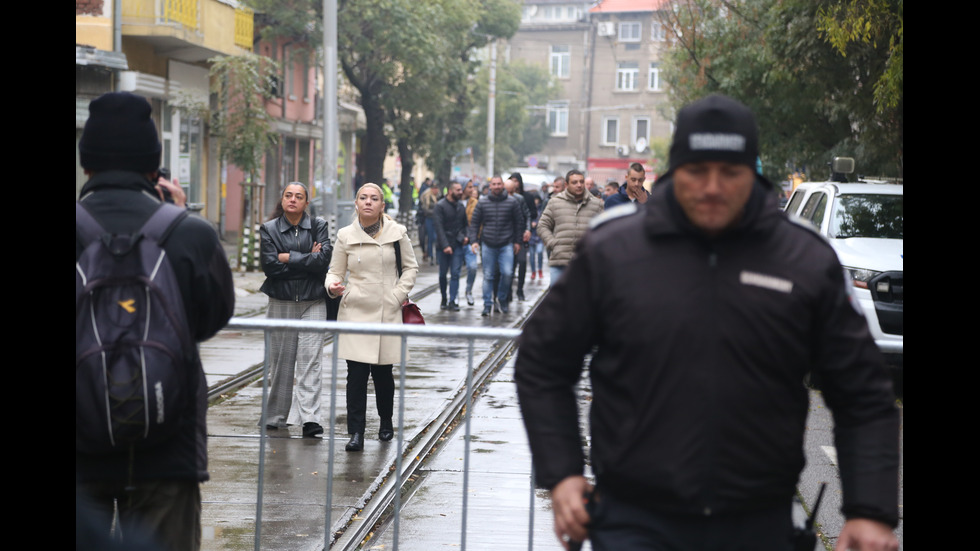 Протести „за” и „против” Гешев под прозорците на ВСС