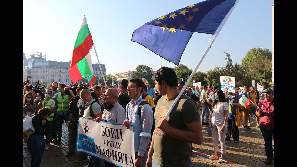 Нов голям протест пред парламента