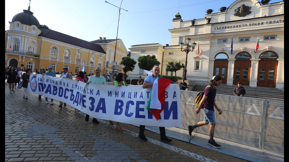 Две демонстрации в подкрепа на кабинета тази вечер в София