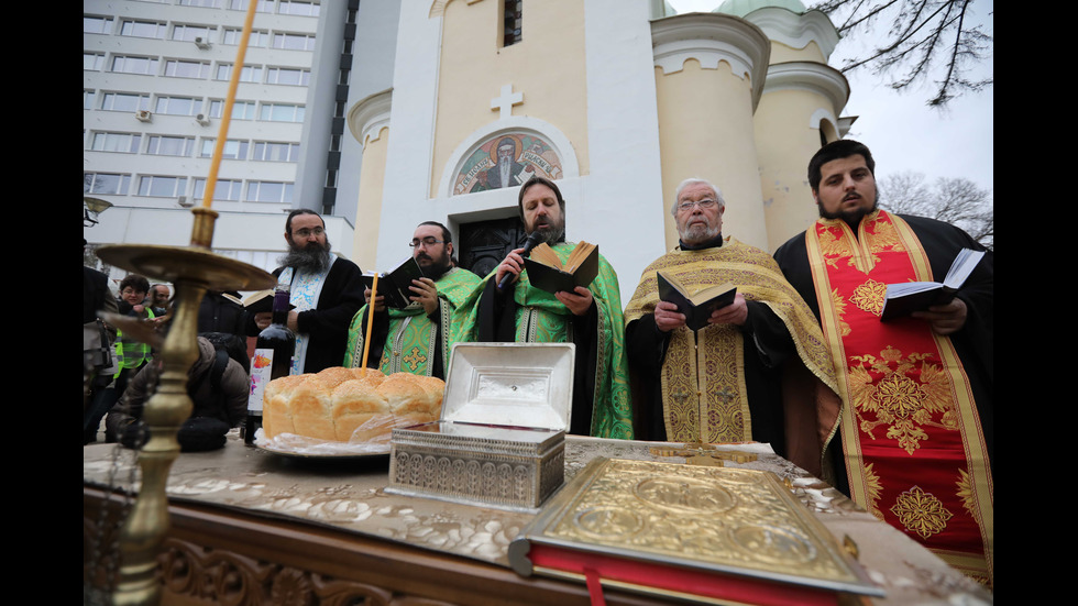 Протест и молебен заради безводието в Перник