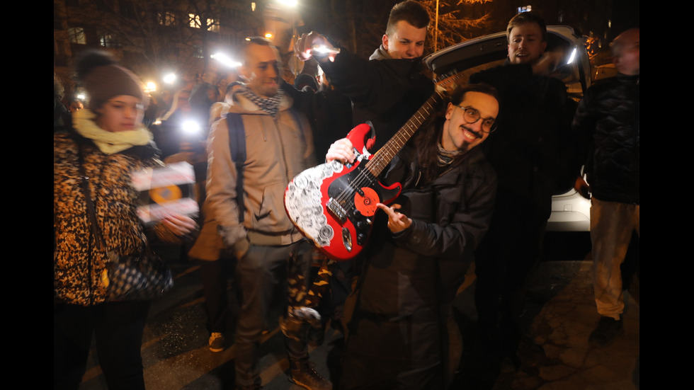 Протест пред сградата на „Балкантон“