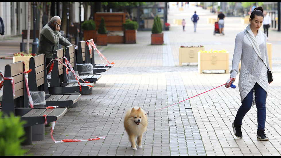Първи ден без маски на открито