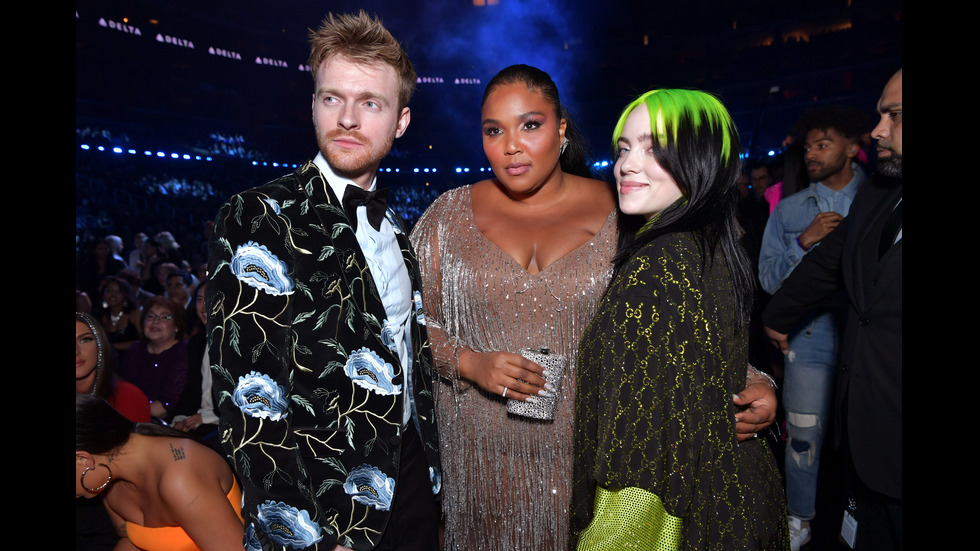 Стил и сексапил завладяха червения килим на наградите „Грами”