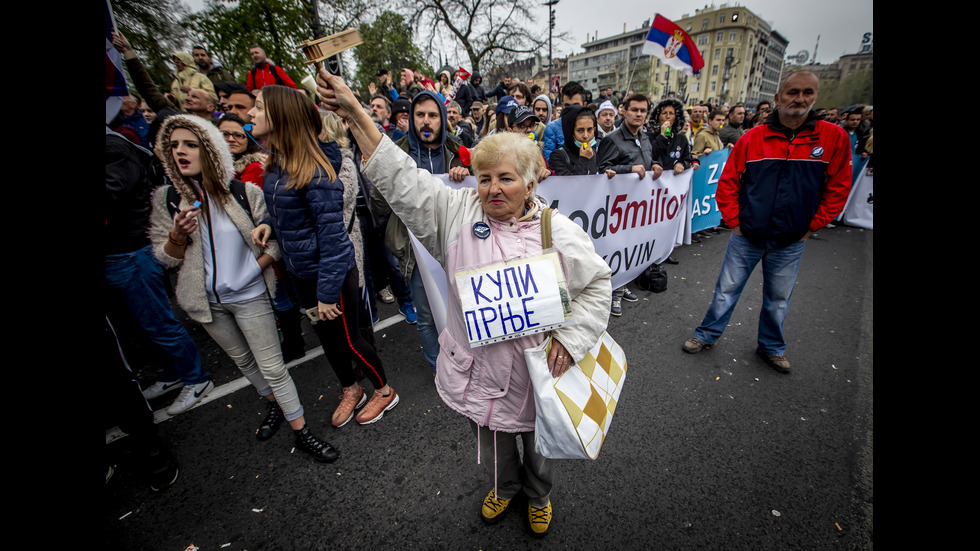 Започна многохилядният митинг срещу Вучич в Белград