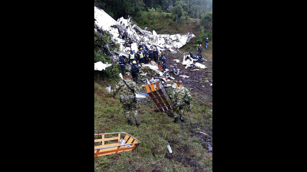 Какво остана от самолета, паднал в Колумбия?