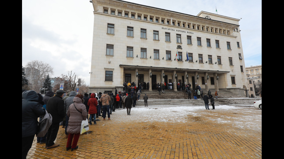 Опашка пред БНБ за монетата в памет на Стоянка Мутафова