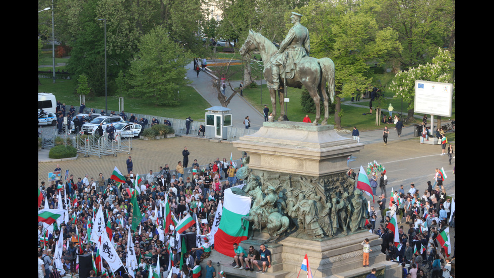 Протест на „Възраждане” блокира центъра на София