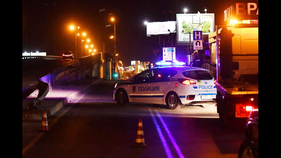 Двама младежи пострадаха при тежка катастрофа в София