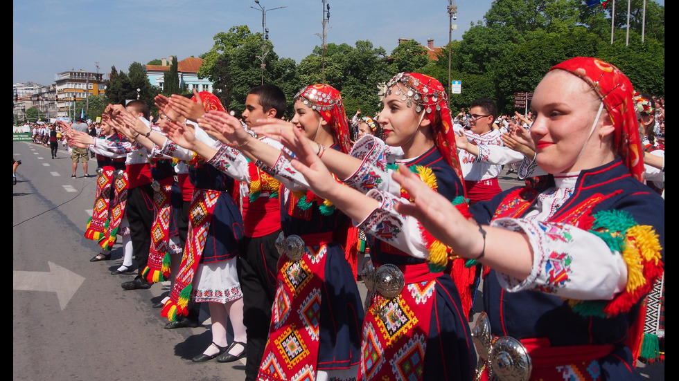 Празнично шествие във Варна