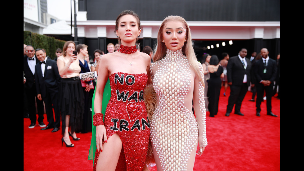 Стил и сексапил завладяха червения килим на наградите „Грами”