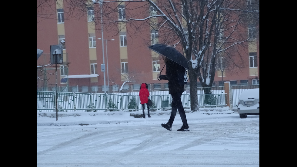 Студ и сняг в цялата страна