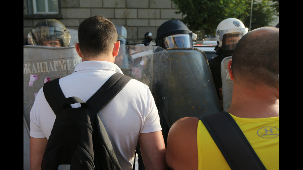 Протест пред парламента