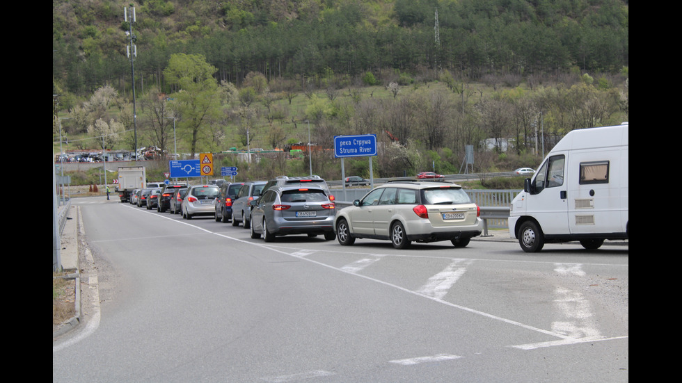 Километрична опашка от автомобили на „Струма” край Благоевград