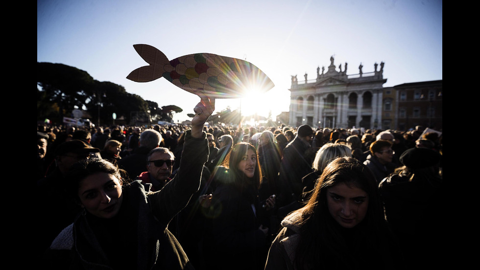 „Сардините” излязоха на протест в Италия