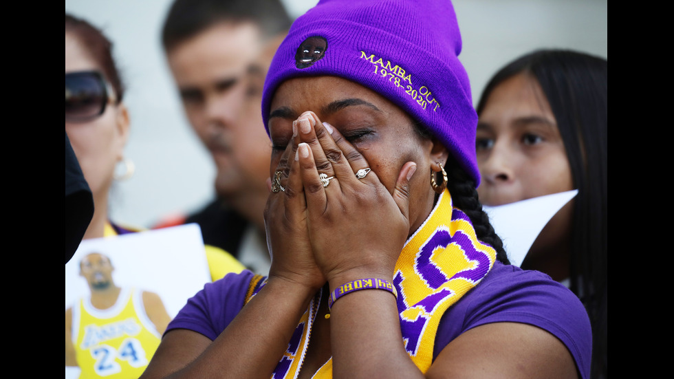 Хиляди се простиха с Коби Брайънт