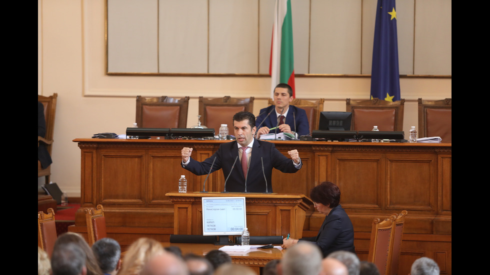 Депутатите обсъждат отстраняването на председателя на парламента