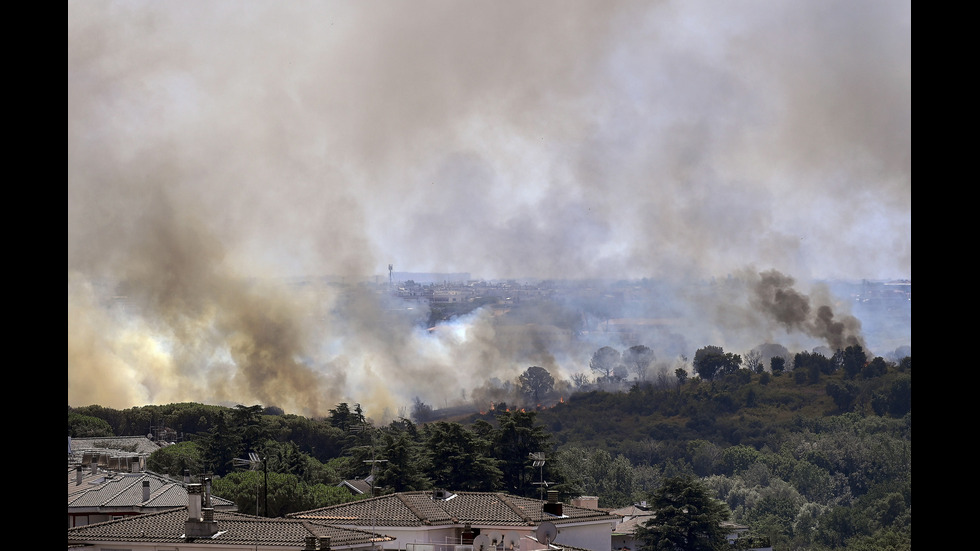 Горски пожар избухна в известен италиански парк