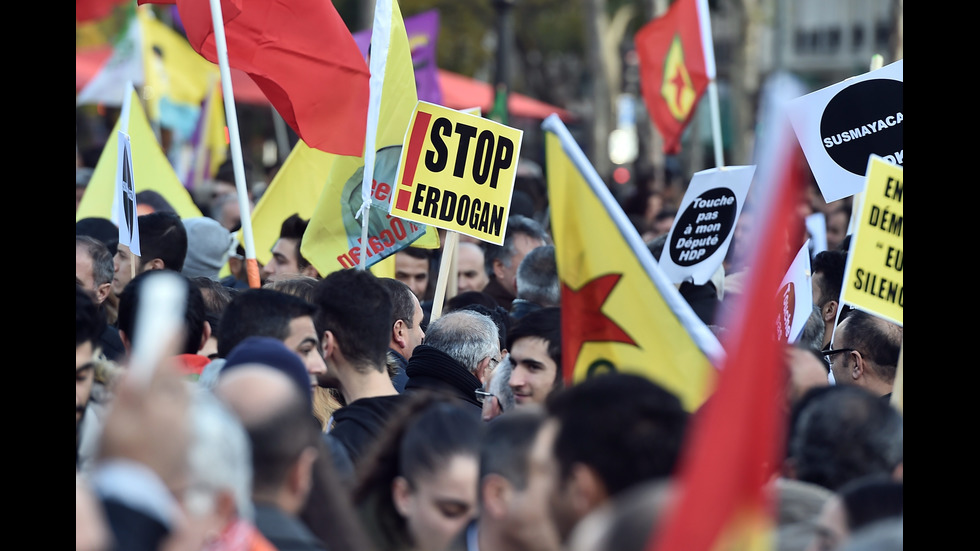 Протест във Франция срещу репресиите в Турция