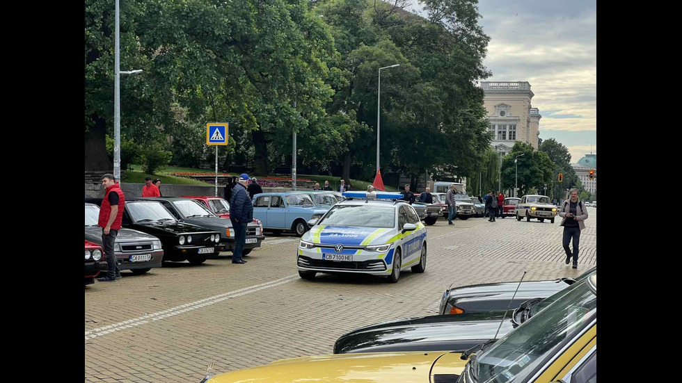 Парад на ретро автомобили в София
