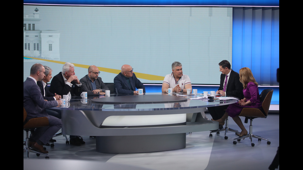 ЗАД КАДЪР: Изборният ден по NOVA В СНИМКИ