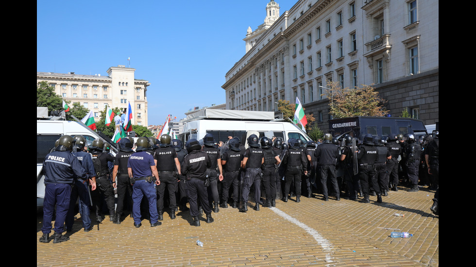 Протест пред парламента