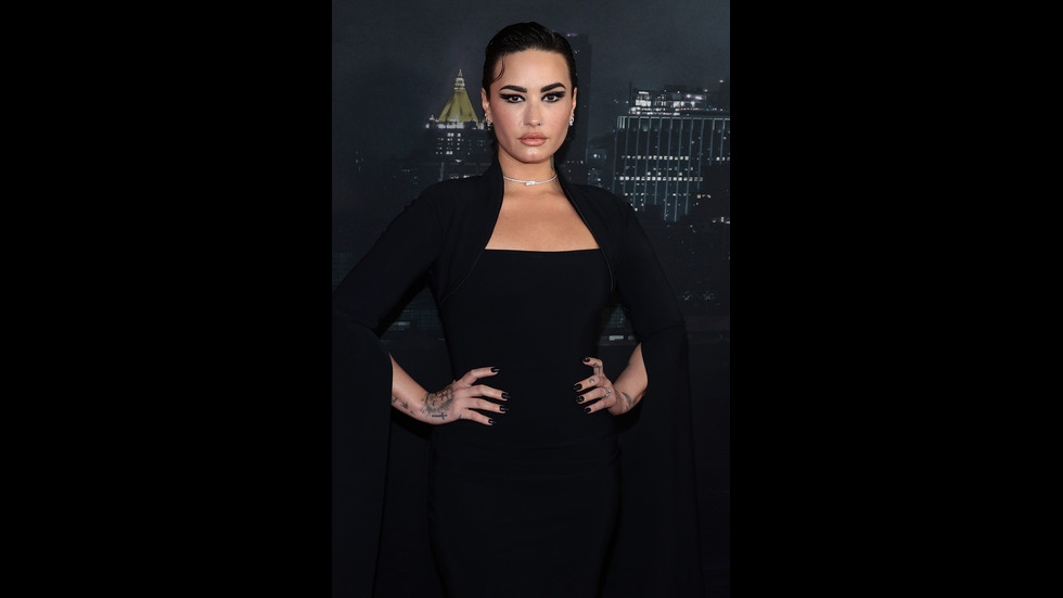 ОНЛАЙН ЛЮБОВ: Звезди, използвали приложения за запознанства