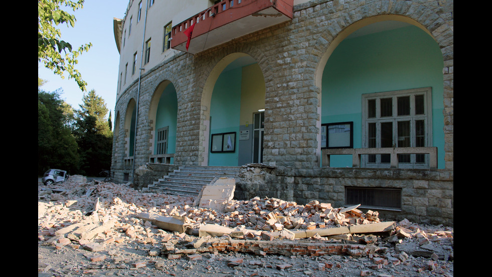 68 ранени след двата силни труса в Албания