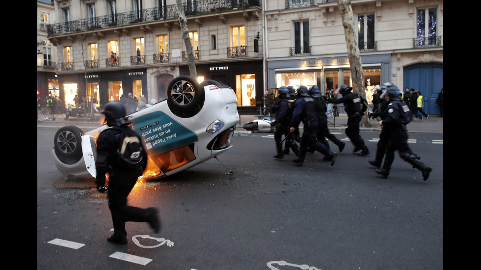 Сблъсъци в Париж по време на протеста на "жълтите жилетки"