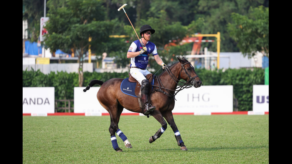 Принц Хари участва в благотворителен мач по поло в Сингапур