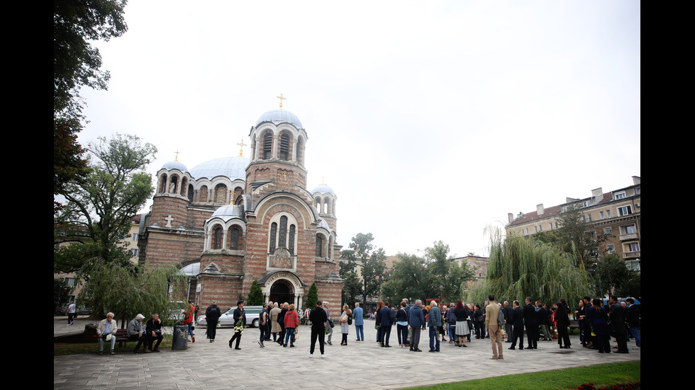 Близки и приятели изпратиха Ставри Калинов