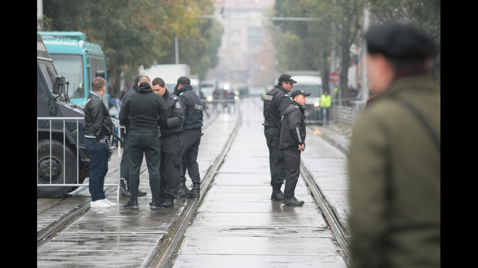 Протести „за” и „против” Гешев под прозорците на ВСС