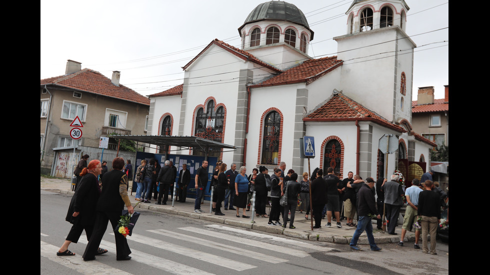 Световрачене се прощава с четири от жертвите на катастрофата