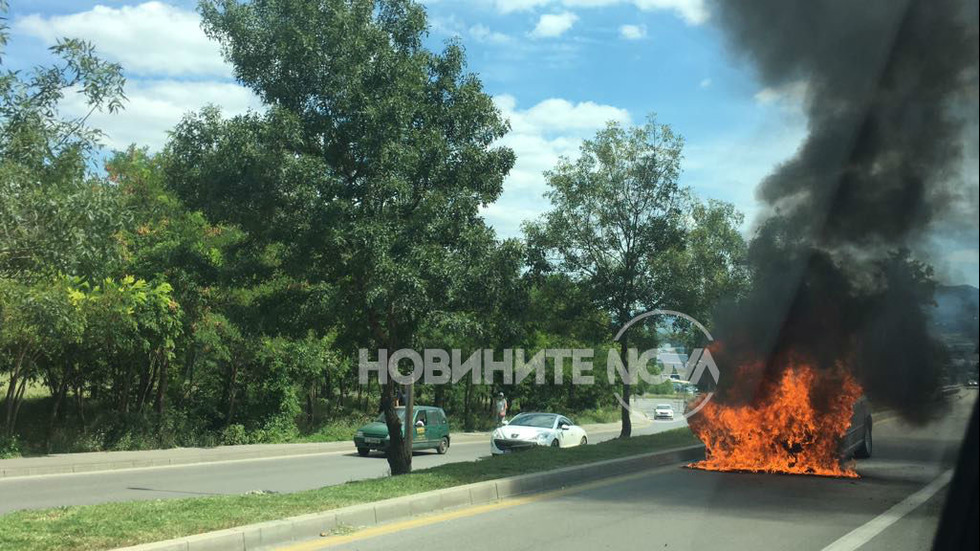 Кола се запали на „Цариградско шосе” в София