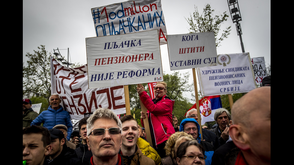 Започна многохилядният митинг срещу Вучич в Белград