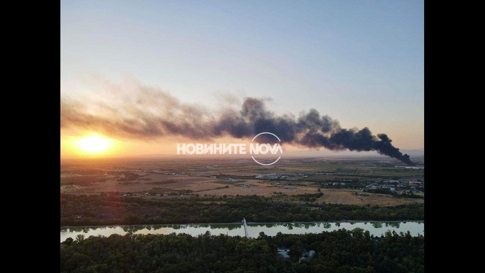 Пожар в склад за пластмаса край Пловдив