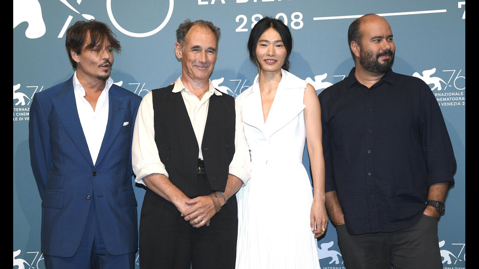 Джони Деп представи новия си филм на фестивала във Венеция