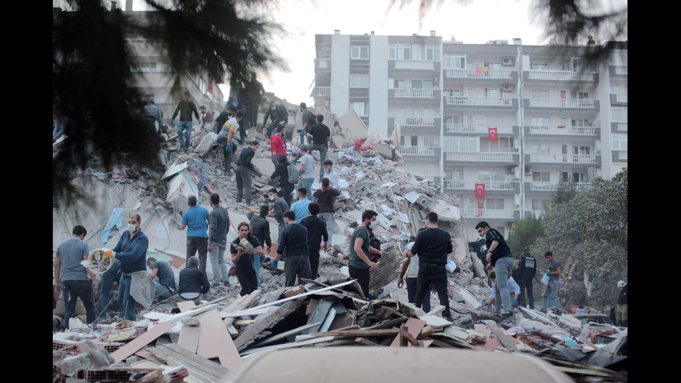 Мощен трус и цунами в Гърция и Турция, има жертви и стотици ранени