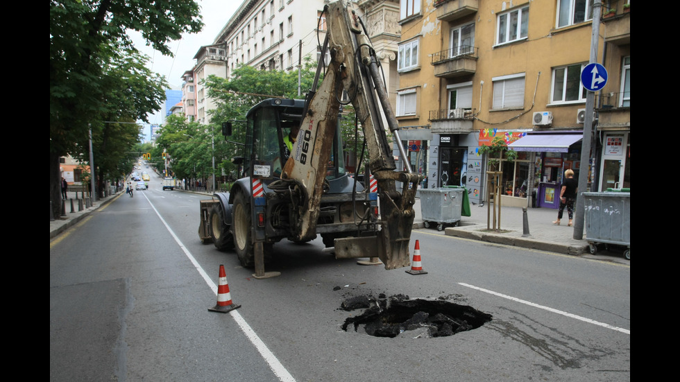 Авария затвори една от централните улици в София