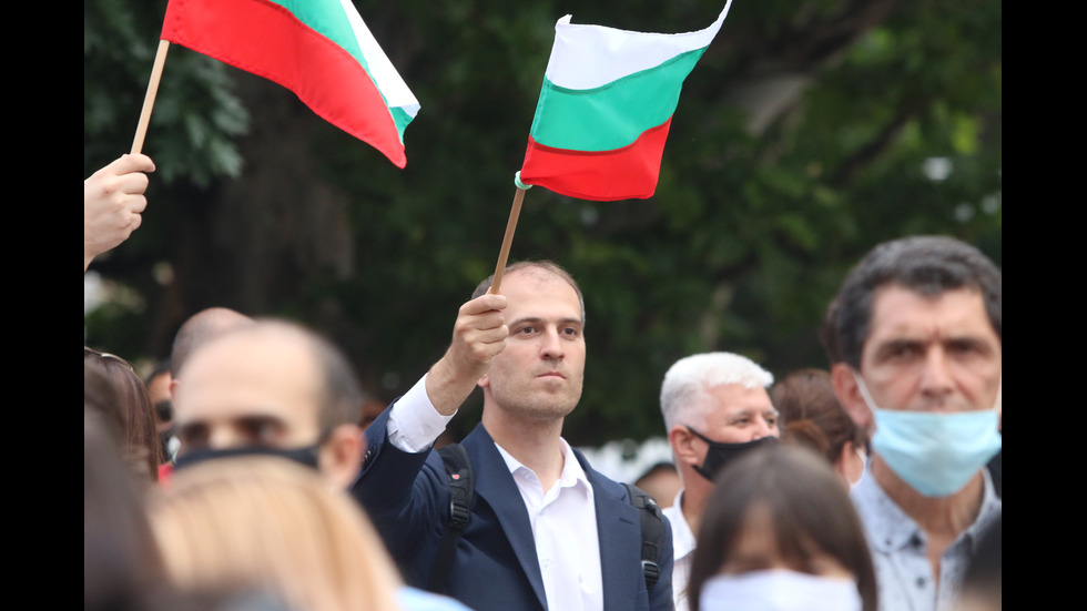 Шестият протест в София започна без напрежение