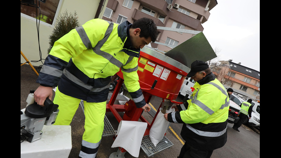 Кметът Фандъкова инспектира общинското звено за реакция при бедствия и аварии