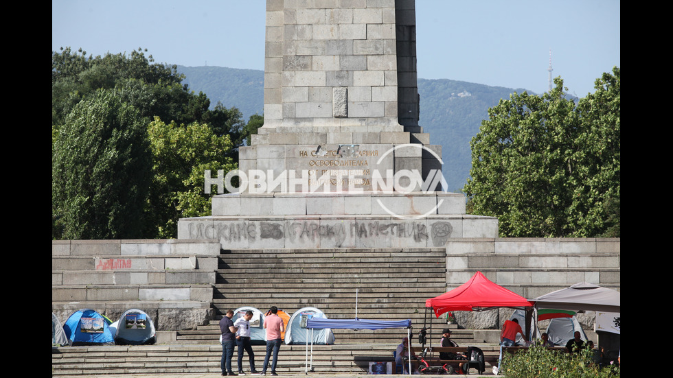 Ново нападение над Паметника на Съветската армия: Четирима са задържани