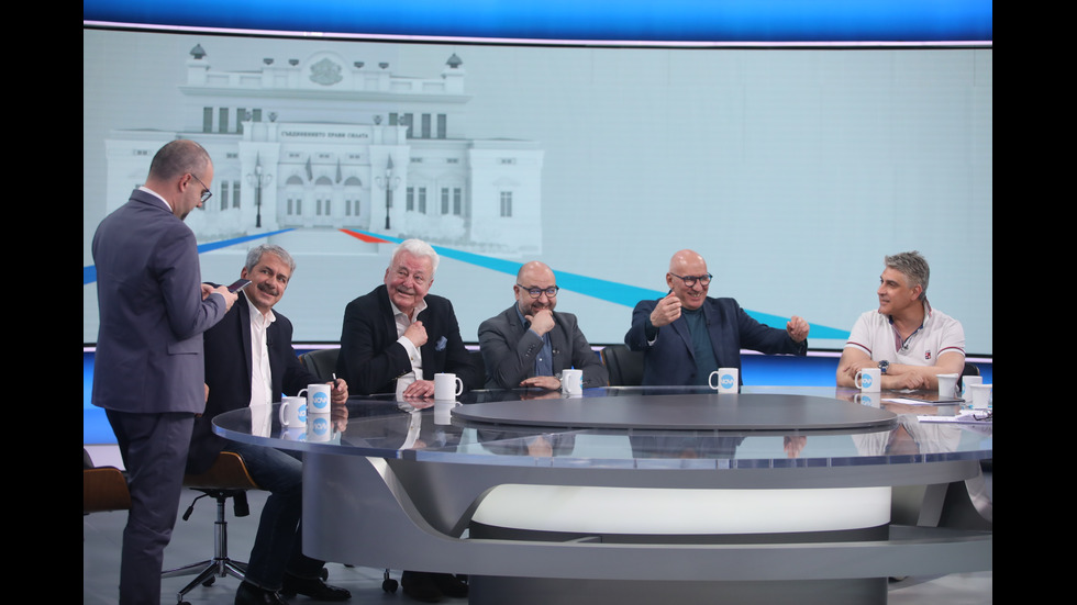 ЗАД КАДЪР: Изборният ден по NOVA В СНИМКИ