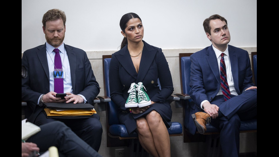 Матю Макконъхи показа в Белия дом обувките на едно от убитите деца в Тексас