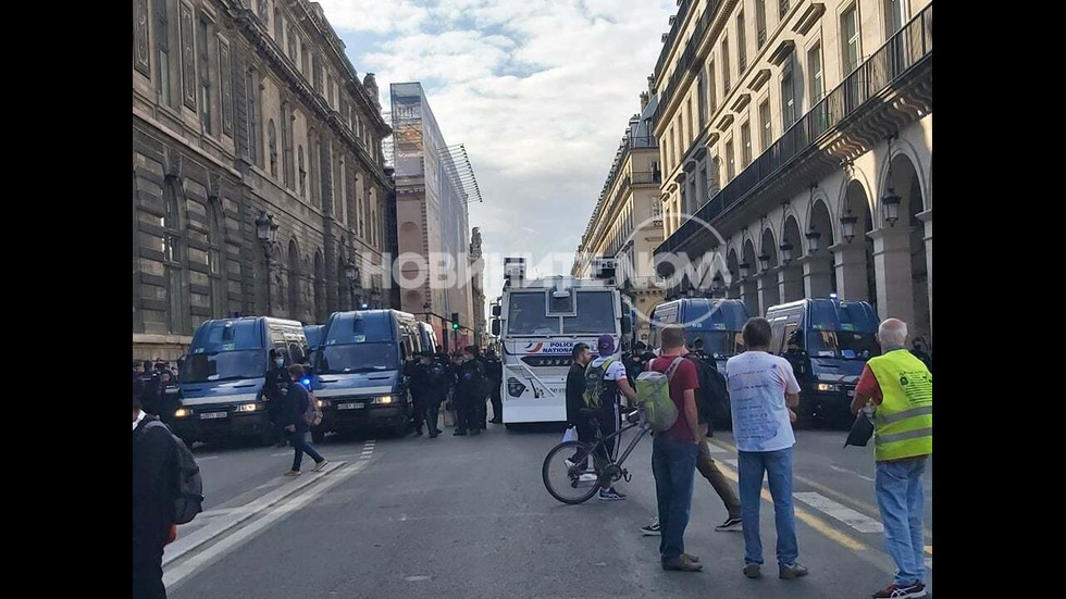 Протести в Париж срещу задължителната ваксинация