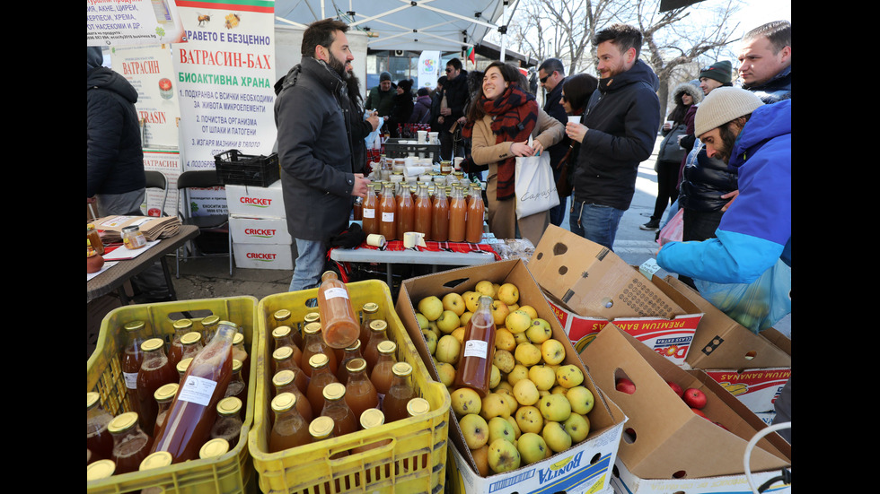 Фермери представят продукцията си на пазар в София