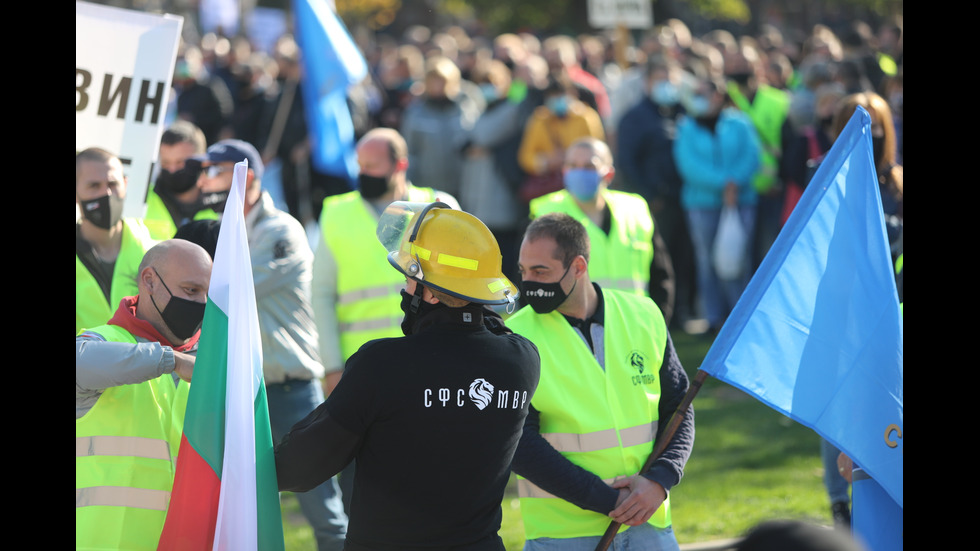 Полицейските служители излизоха на протест