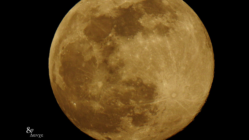 Супер Луната в снимки