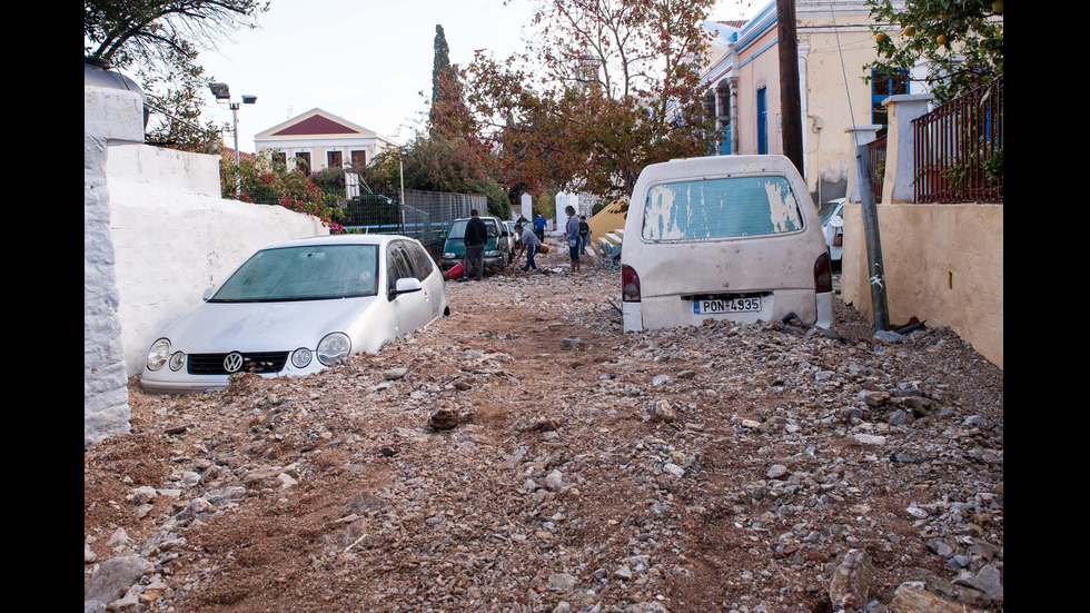 Ураганът "Евридика" връхлетя Гърция